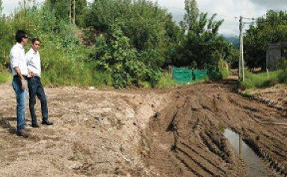 Construyen desag�es pluviales en barrios Rucci y San Vicente