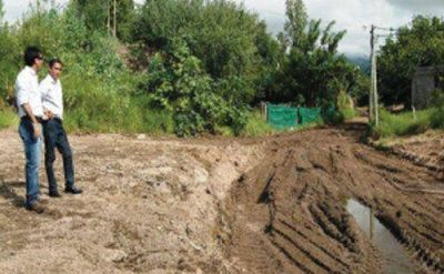 Construyen desag�es pluviales en barrios Rucci y San Vicente