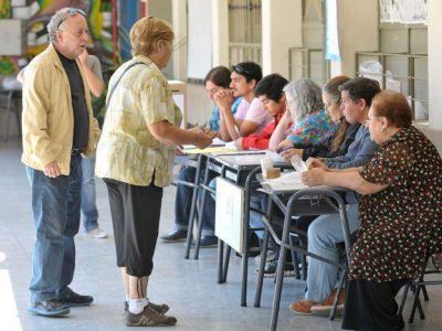 Nada menos que 142 son los candidatos a intendente en 207 listas