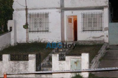 ﻿Matan a balazos a un hombre en la puerta de su casa