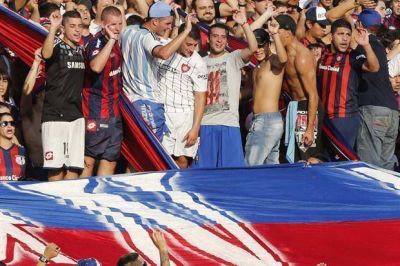 Muere un hincha de San Lorenzo en los festejos en el estadio al caer desde la tribuna