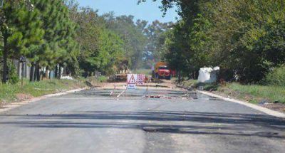 Pavimentan el acceso a la escuela primaria de Rold�n