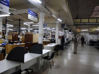 Sin atenci�n al p�blico en las oficinas del API por un reclamo de los trabajadores