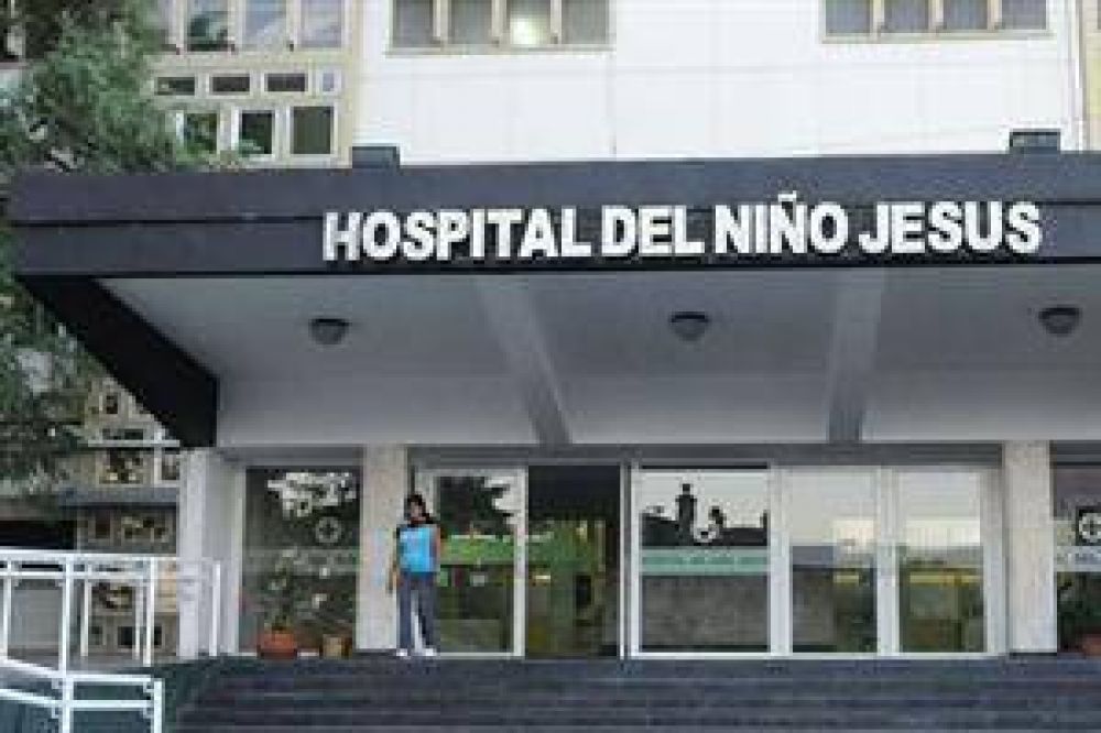 Otro nene est� grave por aspirar purpurina