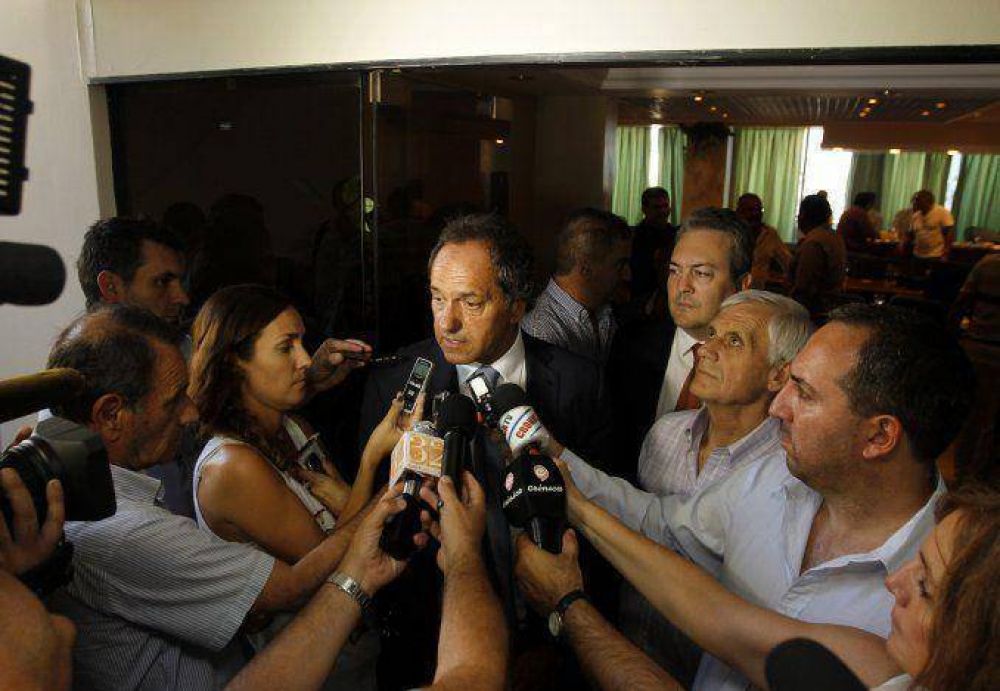 Scioli reclam� uni�n en el kirchnerismo ante la alianza PRO-UCR
