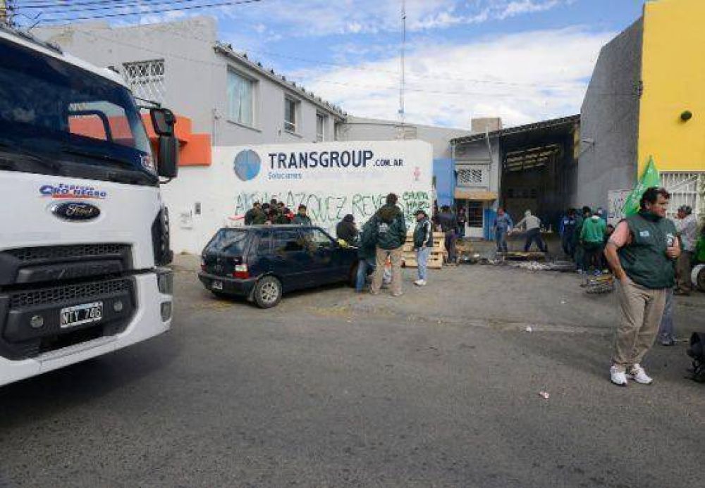 Camioneros de Santa Cruz planteó un reclamo salarial y derechos laborales de choferes de la empresa Transgroup