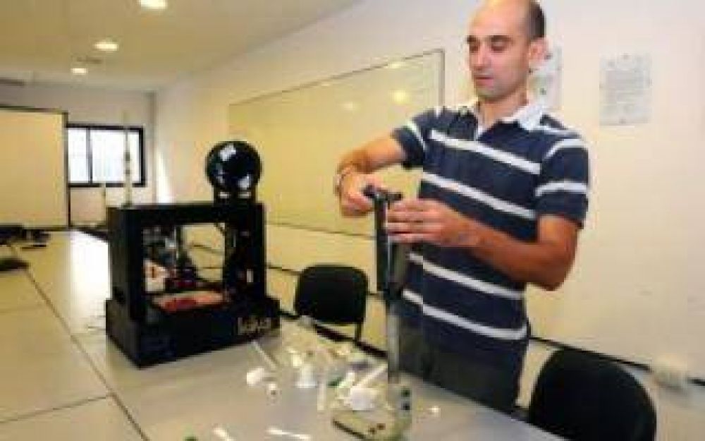 La Plata: Dise�an innovadora pr�tesis de rodilla y pie