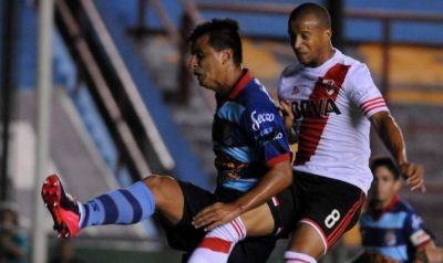 Arsenal y River empataron en un partido vibrante