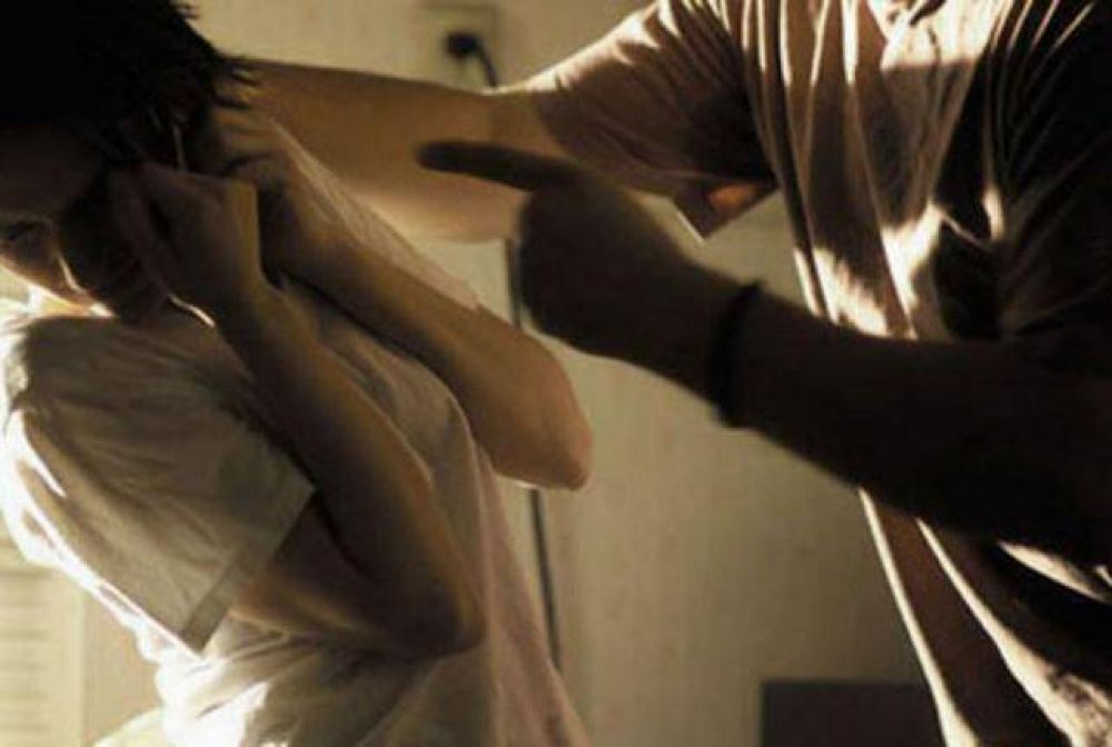 Un polic�a golpe� y mantuvo cautiva a su ex pareja, una cabo
