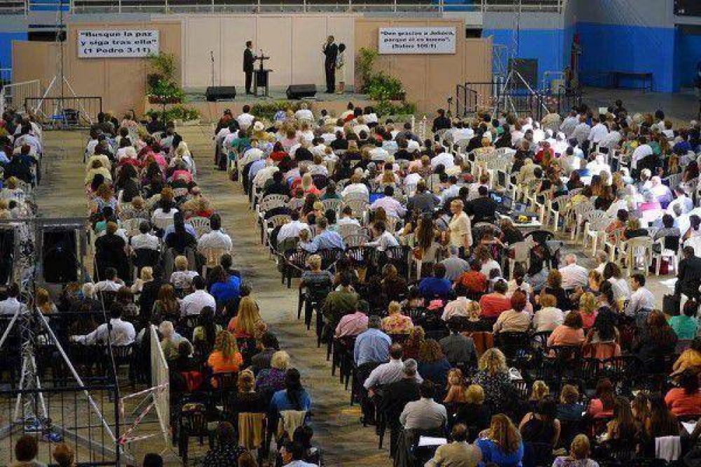 Más de 5000 personas en las asambleas de los testigos de Jehová