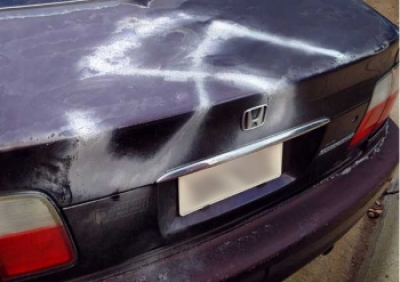 Pintan esv�sticas en una sinagoga y en el auto de un rabino