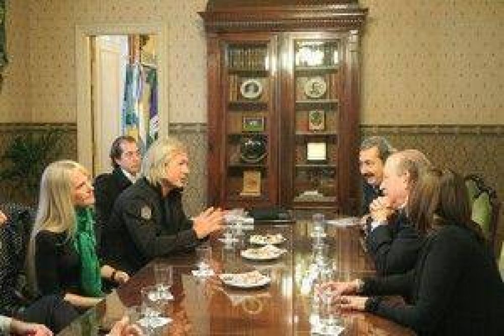 SAN FERNANDO: AMIEIRO RECIBI� AL ARTISTA PL�STICO HELMUT DITSCH