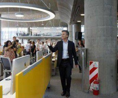Primer d�a de Macri en la sede de Parque Patricios