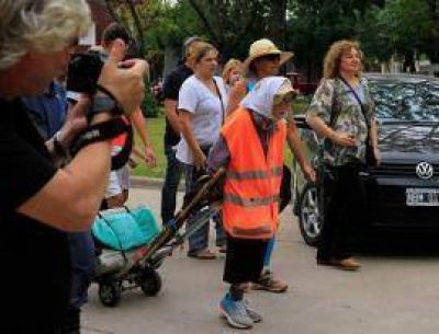 Emma, la abuela de 91 a�os que camina desde Tucum�n a Luj�n, tuvo que ser internada