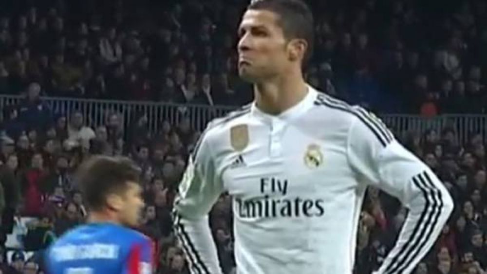 El p�blico del Real murmur� y Cristiano Ronaldo insult�