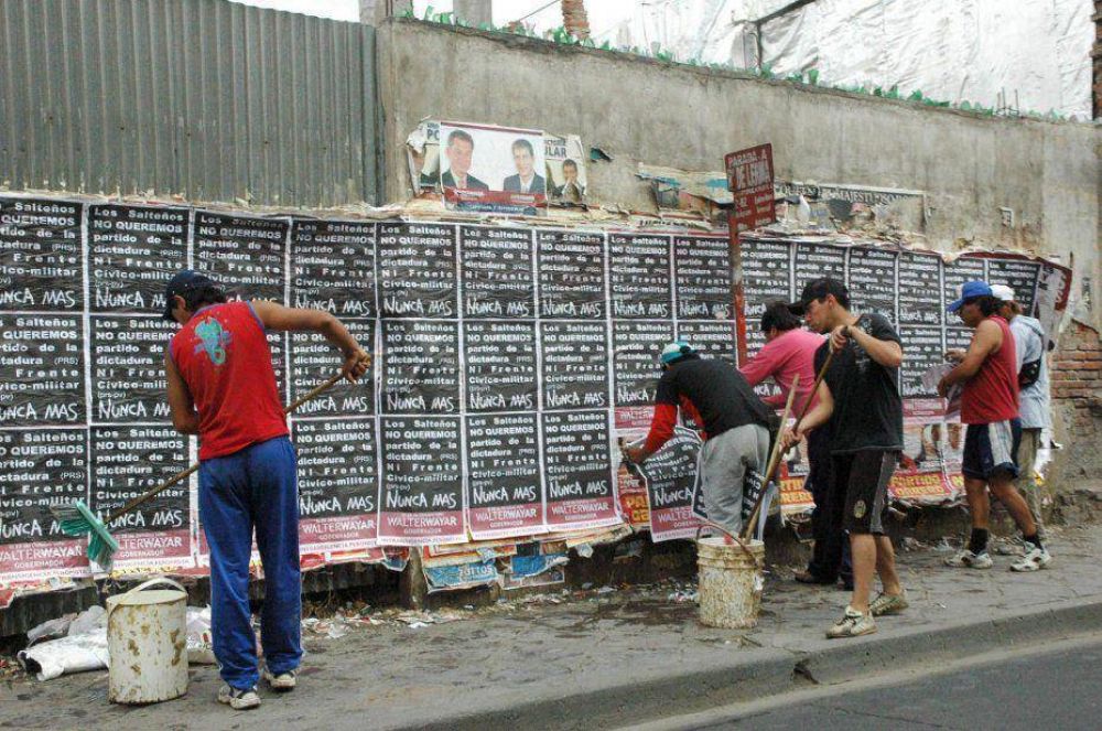 S�enz propone que las pegatinas sean tarea de mujeres y ni�os
