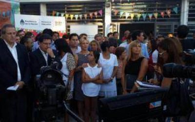 De Luc�a y Sileoni inauguraron escuela en San Miguel