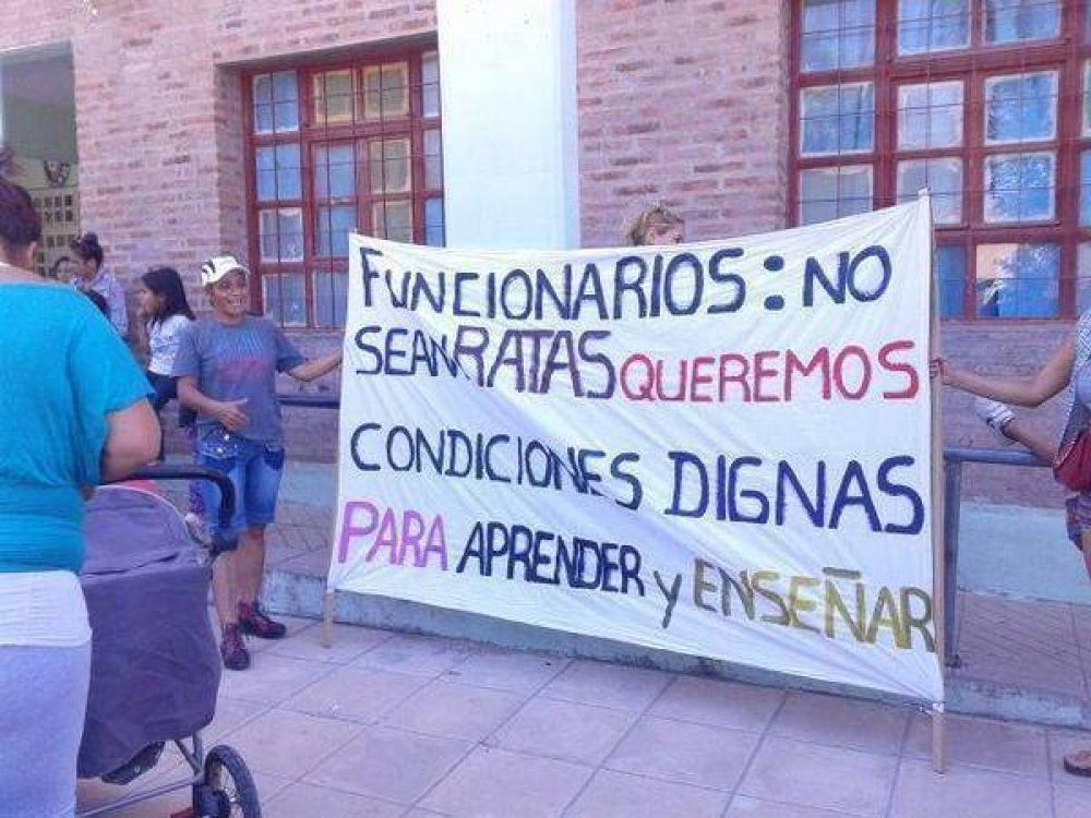 Los padres de alumnos de la 36 cortaron parcialmente la ruta 3 sur