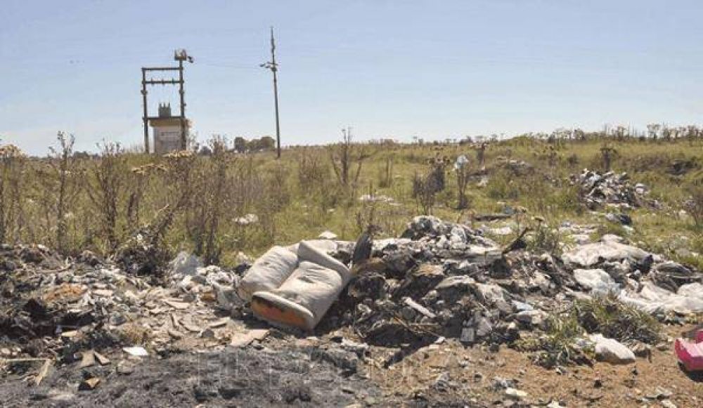En Circunvalaci�n Sur sigue habiendo un basural clandestino