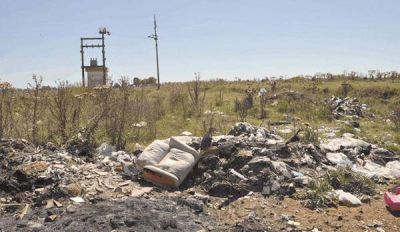 En Circunvalaci�n Sur sigue habiendo un basural clandestino