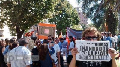 Escracharon a Bruera y Scioli: 