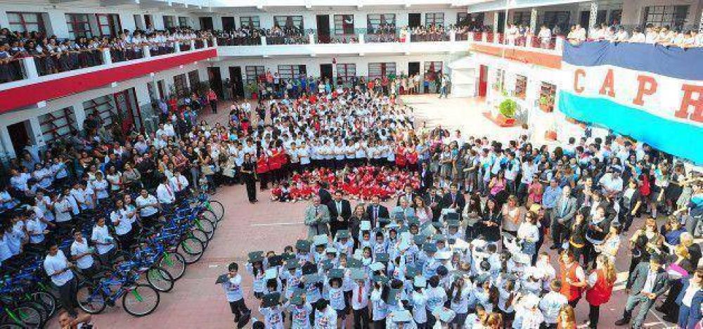 Poggi en escuelas de la ciudad de San Luis y La Calera