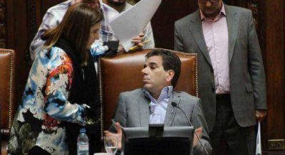 Michetti agita el bloque del PRO para quedarse con el control de la Legislatura