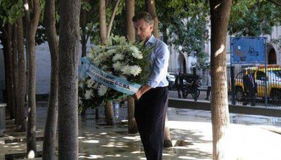 Macri rindi� homenaje a las v�ctimas del atentado del 17M