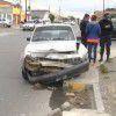 Colisionaron fuertemente dos rodados sobre calle Cepeda