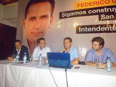 Gelay y Max Perkins disertaron sobre pol�ticas de seguridad