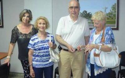 Saladillo: Gorosito entreg� ayuda a la Asociaci�n de Docentes Jubilados