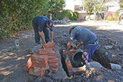 Realizan trabajos de limpieza y mejoras hidr�ulicas en los barrios