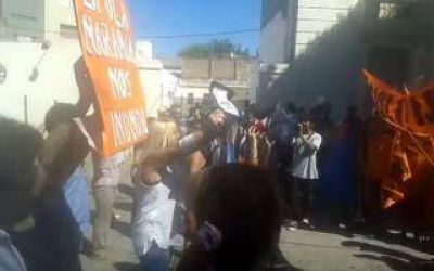 Tensi�n entre familiares de inundados y militantes de Scioli en La Plata
