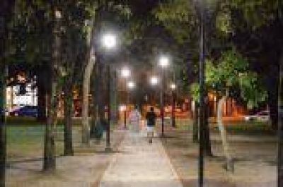 La Plata: Plaza Azcu�naga tiene nueva iluminaci�n