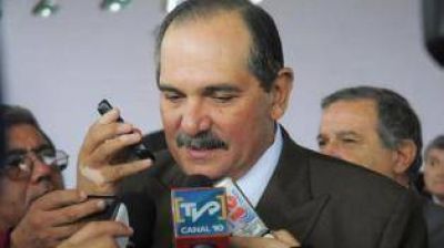 Alperovich dio un velado apoyo a Vargas Aignasse