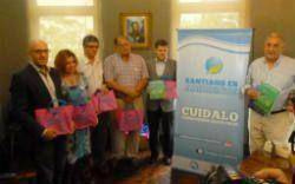 Entregaron manuales de educaci�n ambiental a la ciudad de Las Termas de R�o Hondo