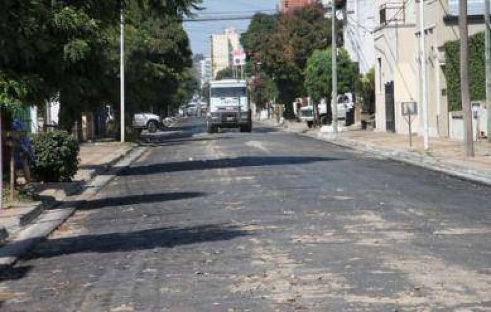 Con nuevo asfalto en el acceso a La Movediza avanza el Plan Permanente de Repavimentacin