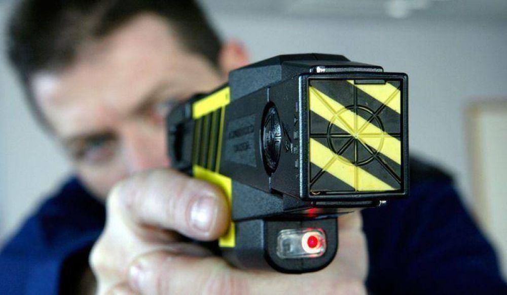 El kirchnerismo quiere prohibir las Taser