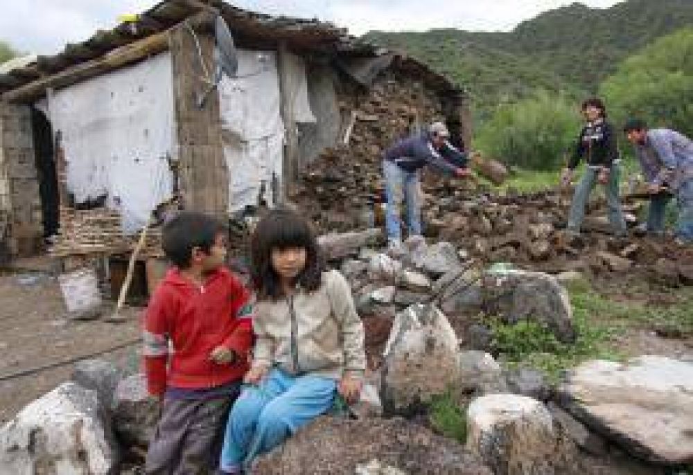 Se inundaron hace un a�o y a�n no van a cobrar desde $1,8 millones en ayuda