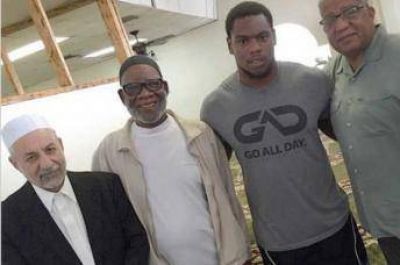 Una estrella del f�tbol americano abraz� el Islam
