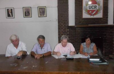 Intenso debate en el Comit� radical