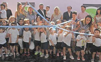 Nora De Luc�a y Ferraresi inauguraron el nuevo edificio del Jard�n de Infantes N� 10