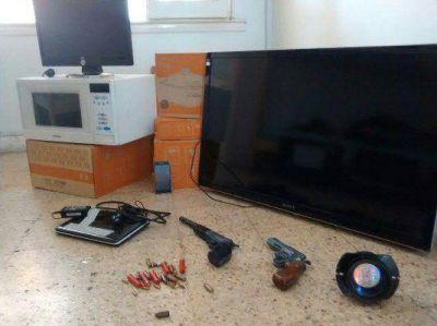 Secuestran armas y elementos robados