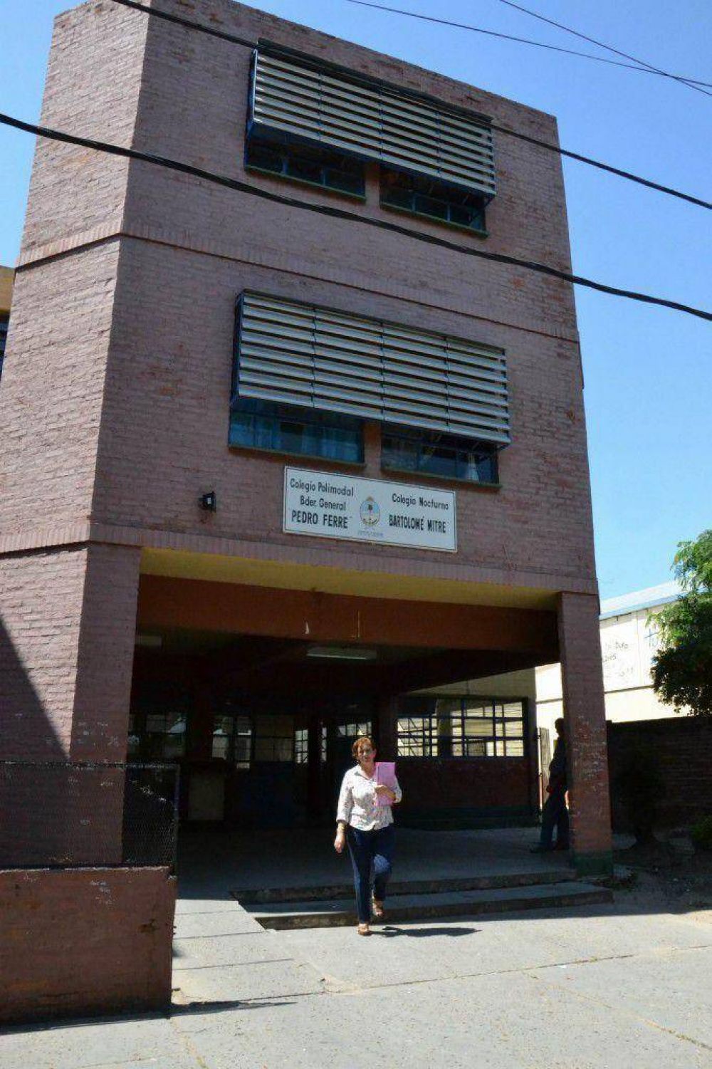 Colocar�n tableros de luz a nuevo en instalaciones del Colegio Ferr�
