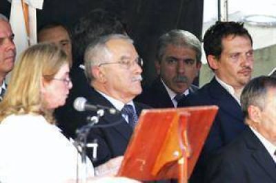 El Gobierno, abucheado en el acto por la embajada de Israel