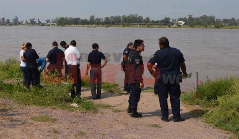 Por la muerte de su hijo, una mujer se arroj� al r�o