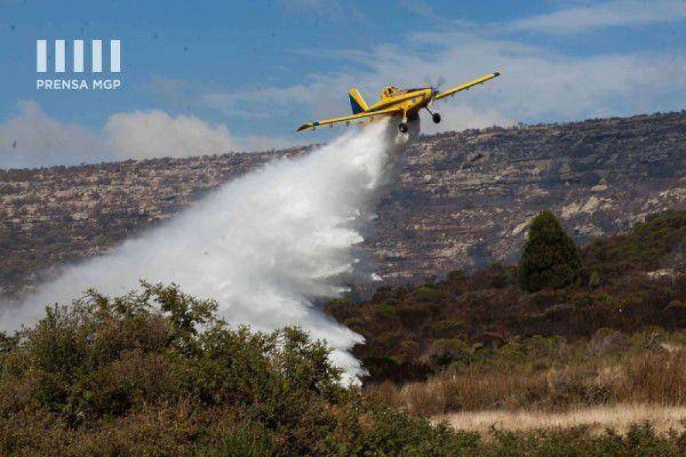 Aviones hidrantes se sumaron para combatir el fuego Redaccion