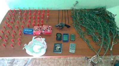 Allanan una casa usurpada y se encuentran con drogas y armas