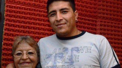 Ofrece su auto a cambio de un ri��n para su mam�