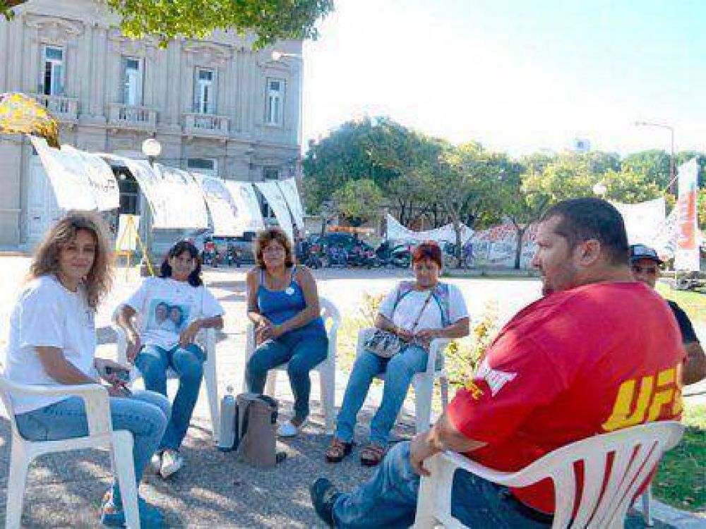Reclamo por justicia: Realizaron nueva vigilia frente a Tribunales de Gualeguaych